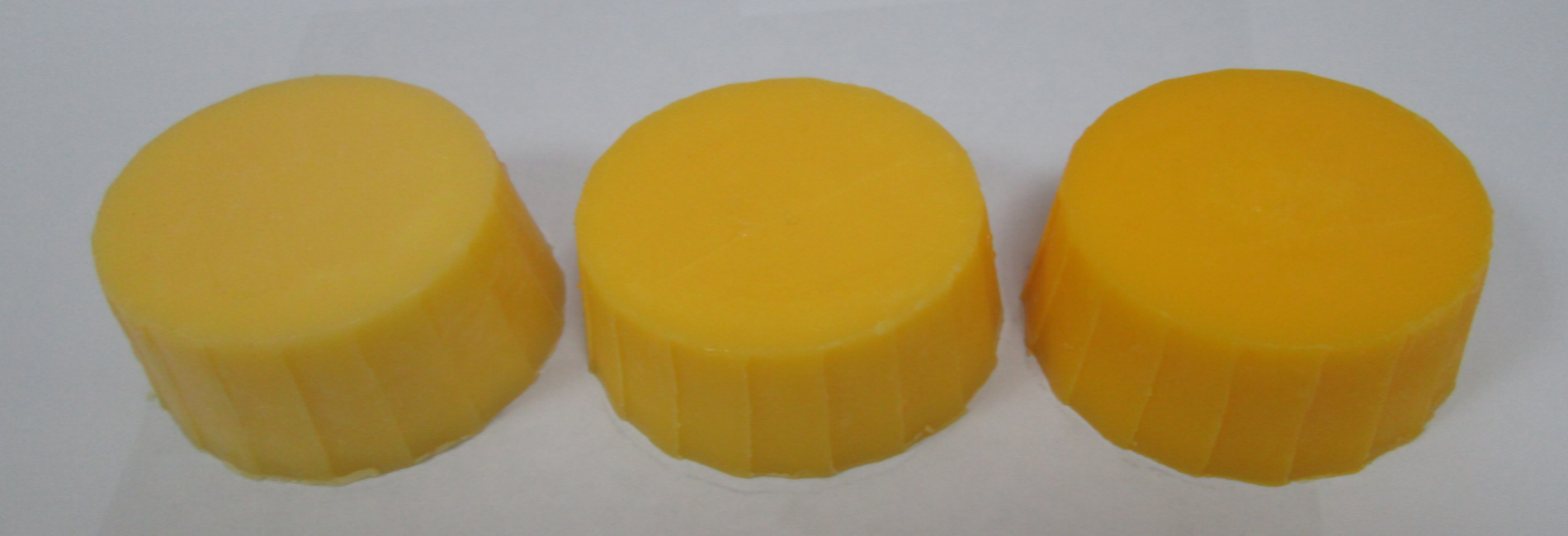 溶於人造奶油中(左至右濃度為5ppm、10ppm、20ppm)