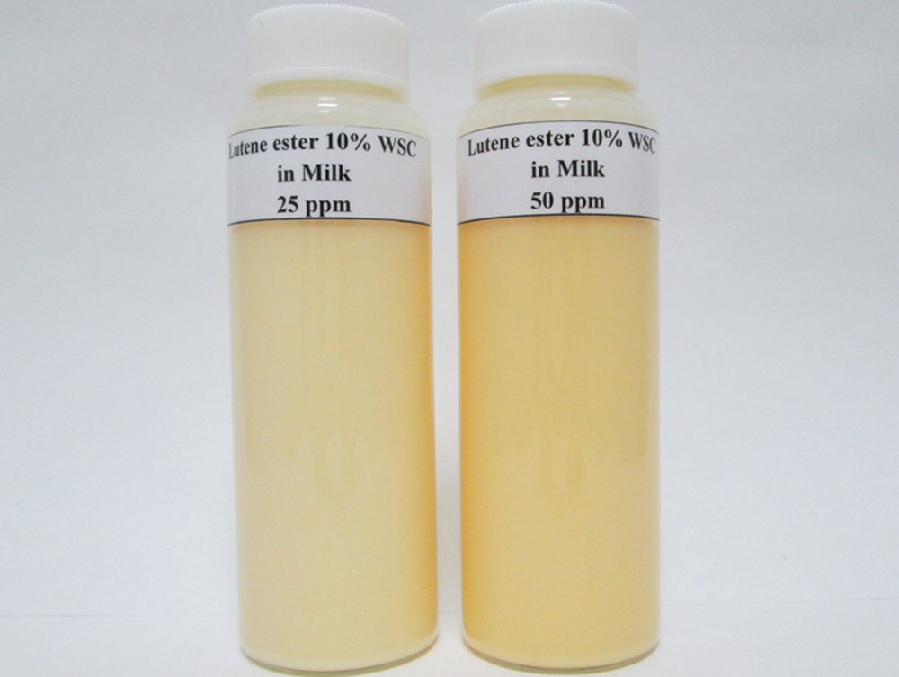 溶於牛奶中(左至右濃度為25ppm、50ppm)